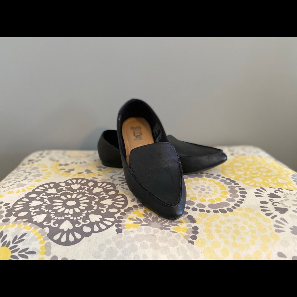 Women’s black pointed toe loafers